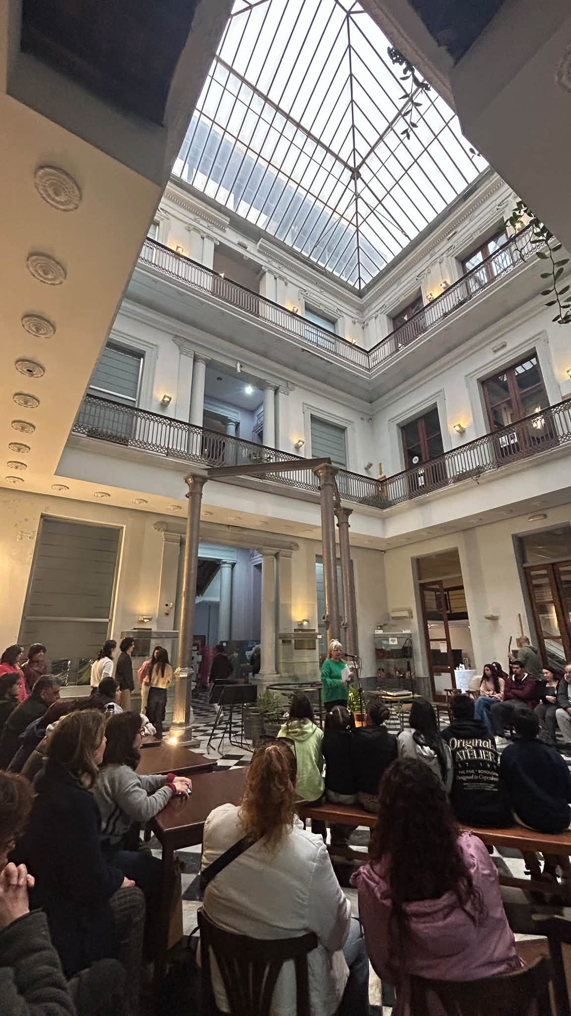 Café Literario - Escuela Figari