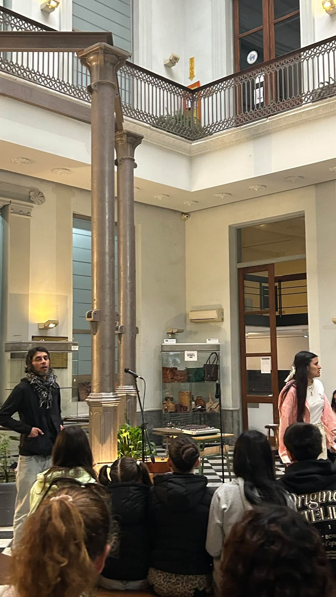 Café Literario - Escuela Figari