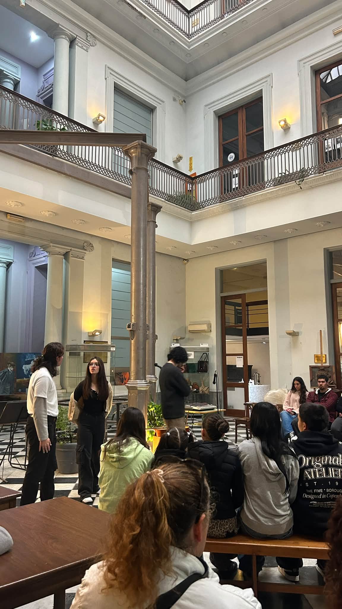Café Literario - Escuela Figari