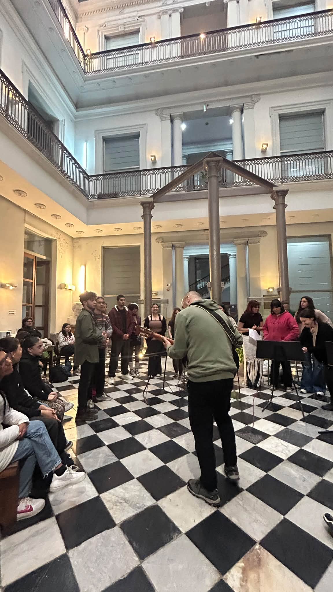 Café Literario - Escuela Figari