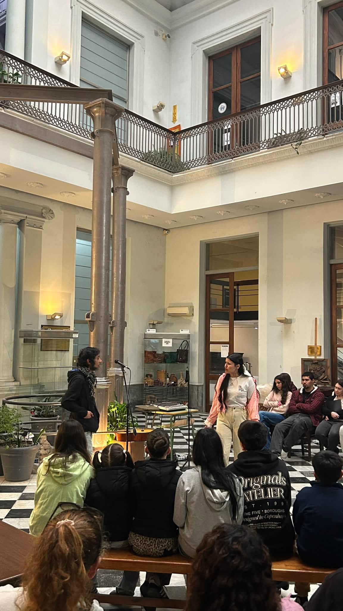 Café Literario - Escuela Figari