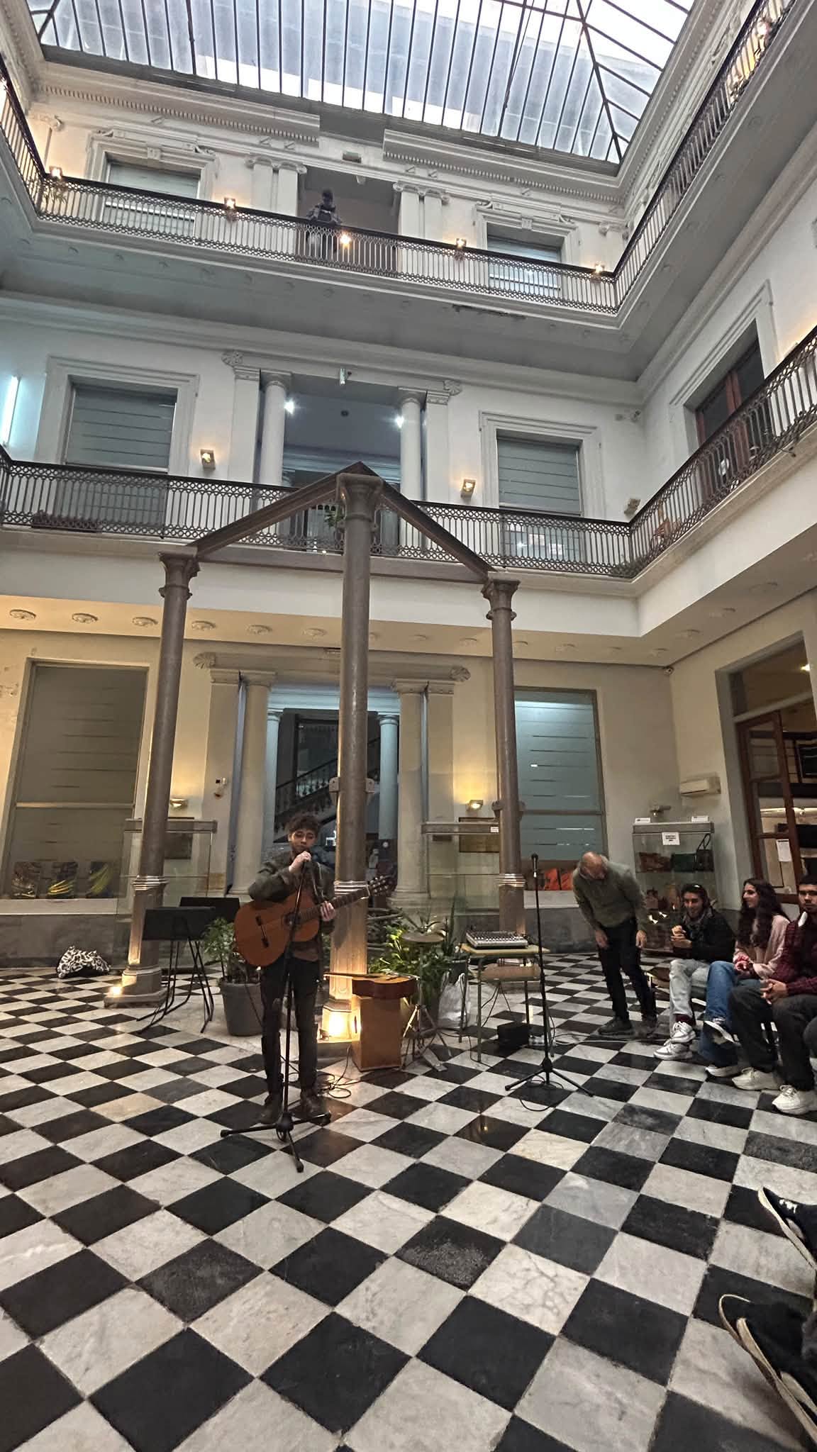 Café Literario - Escuela Figari