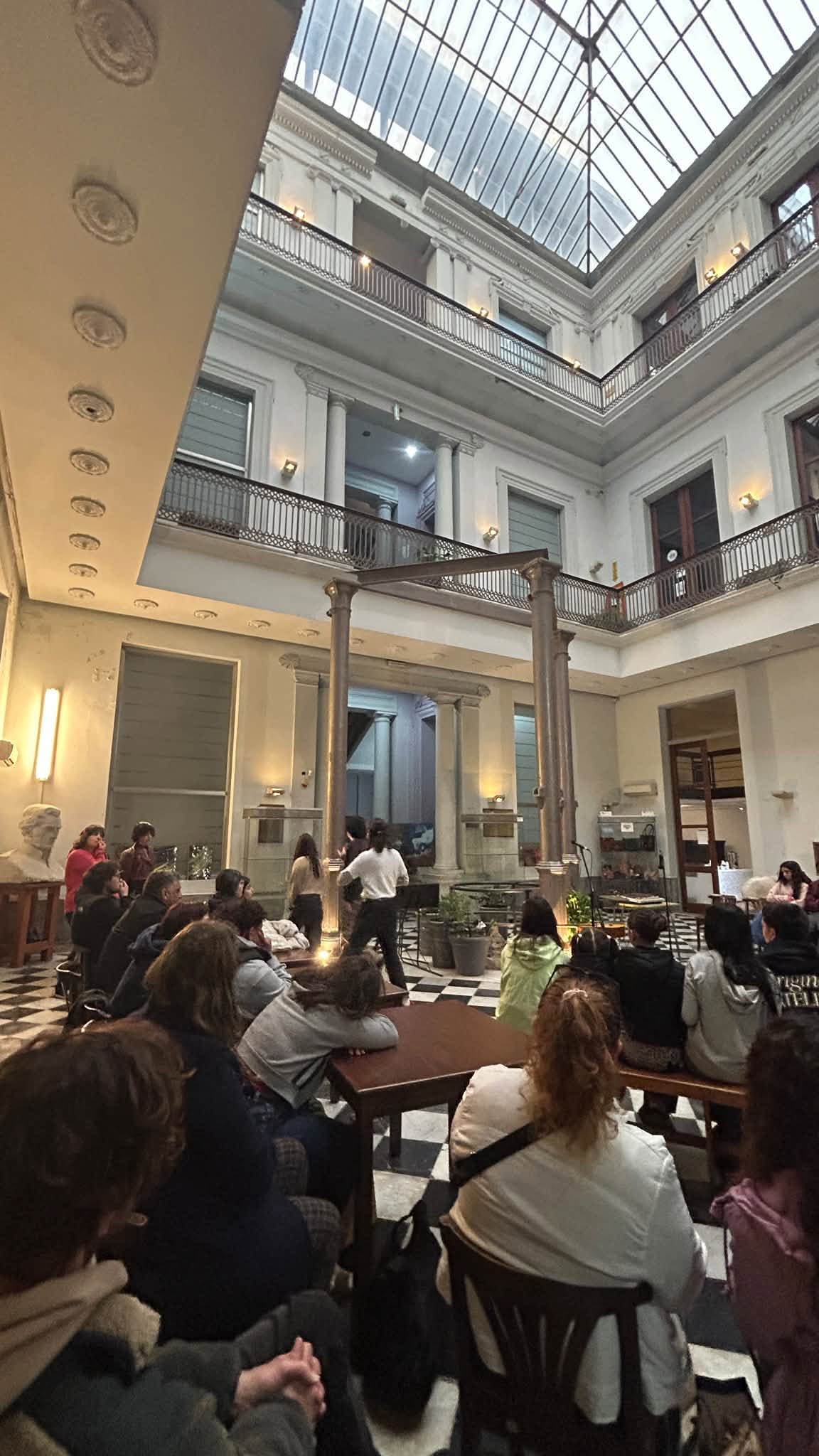 Café Literario - Escuela Figari