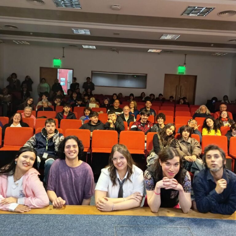 Lee más sobre el artículo 🎭🩵🧡 ¡GRACIAS POR ACOMPAÑARNOS Y SER PARTE DE UNA JORNADA LLENA DE ARTE Y EMOCIONES! 🎭✨
