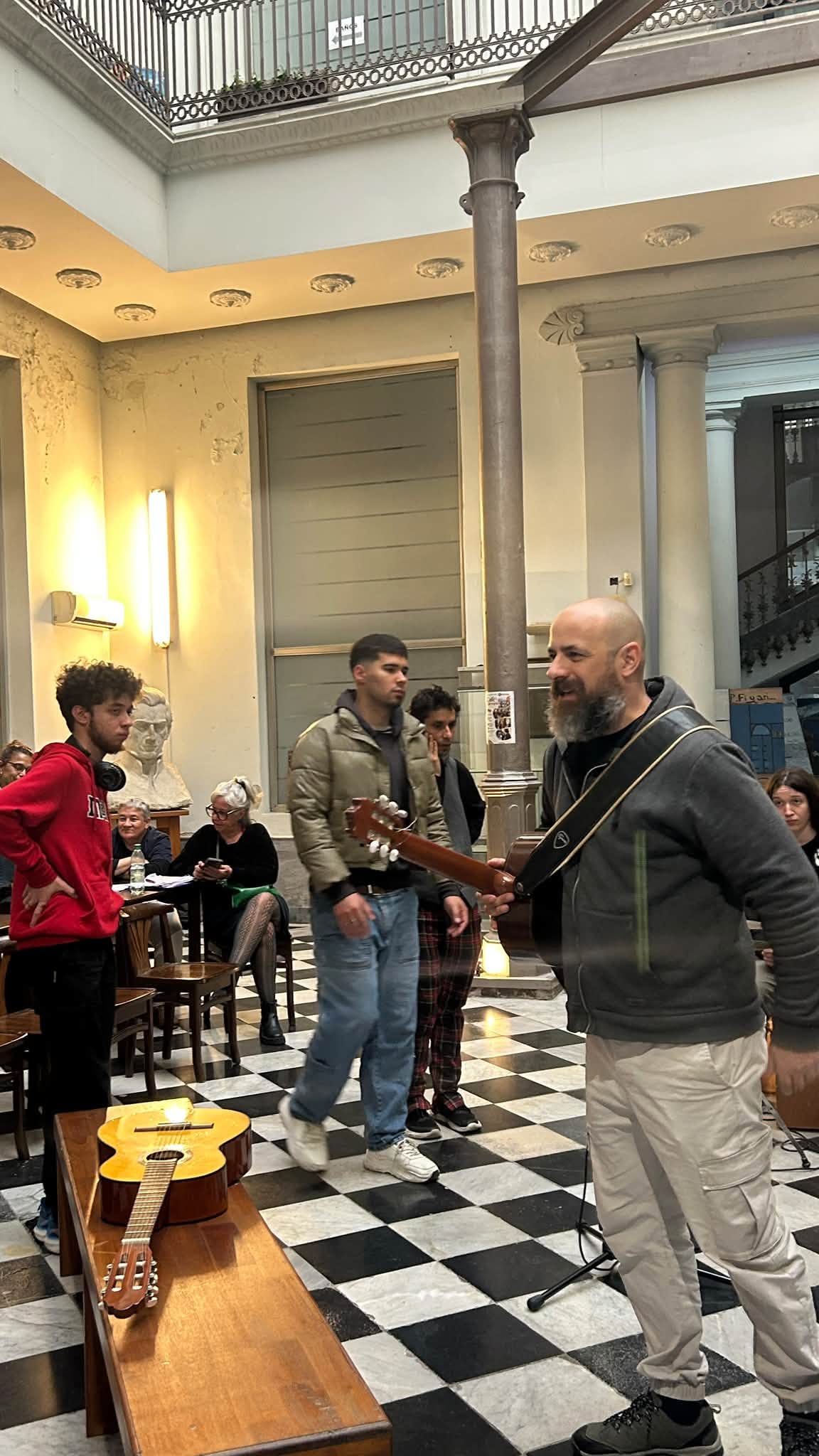 Café Literario en Figari - imagen 2