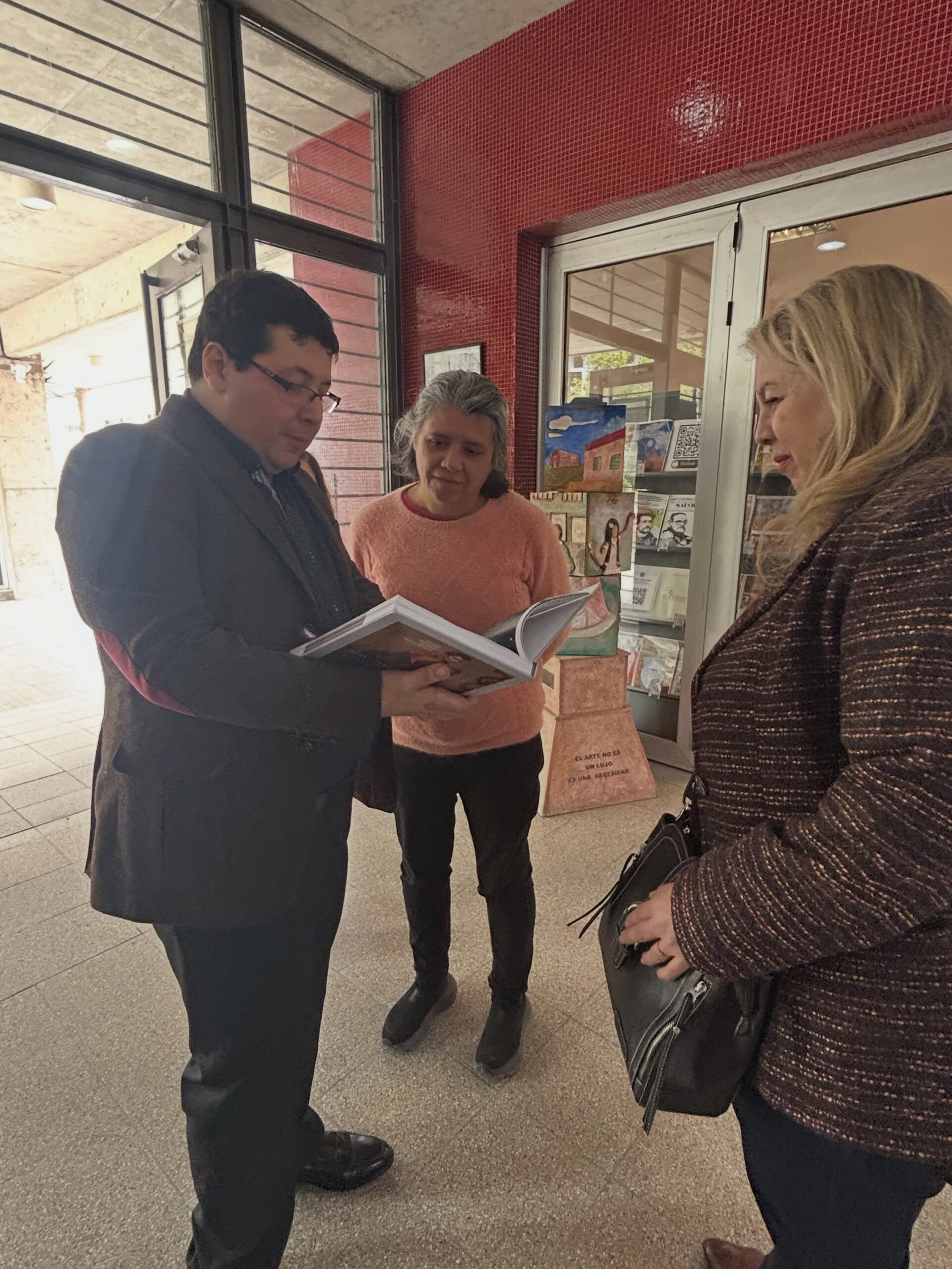 Presentación del libro Yo soy el arte y el Diseñador en Figari - imagen 39